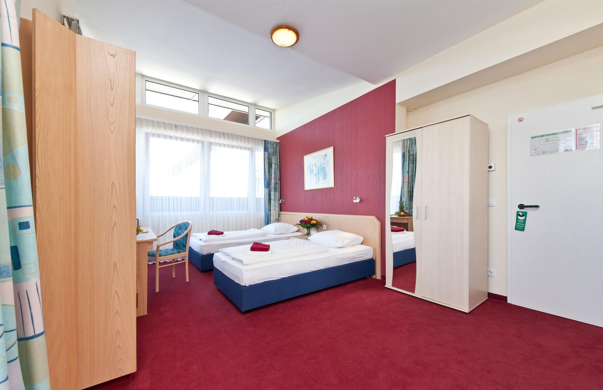 Hotel Aviva Лайпциг Екстериор снимка