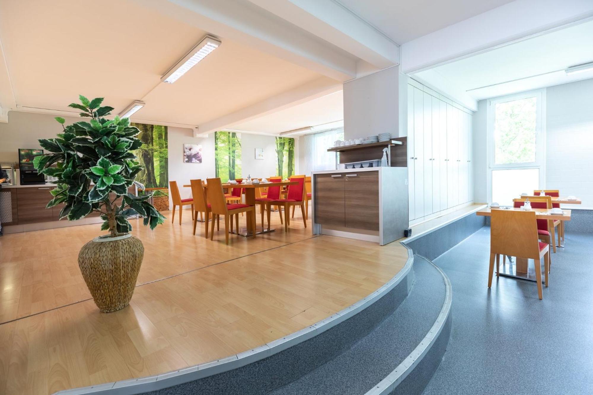 Hotel Aviva Лайпциг Екстериор снимка
