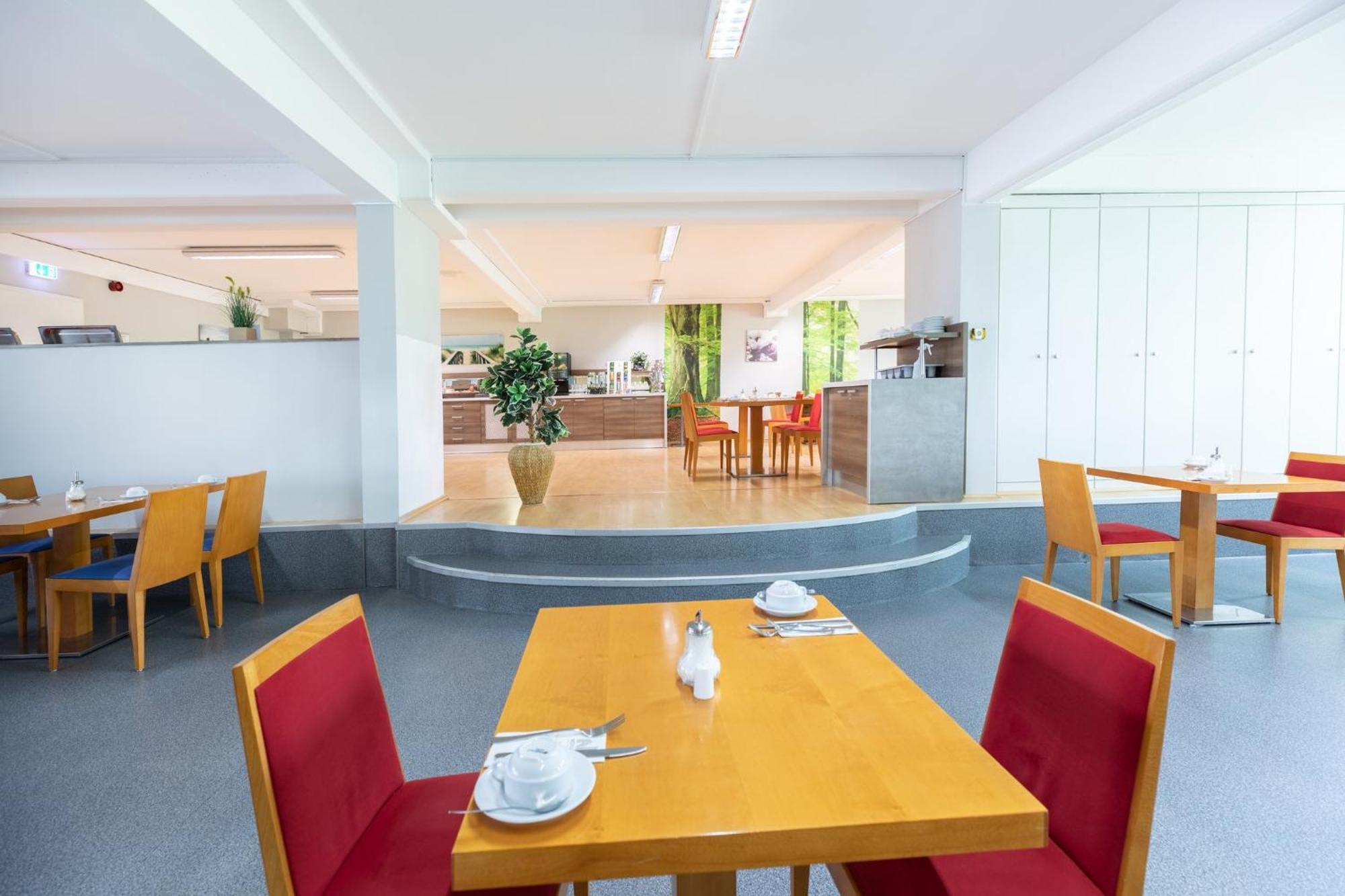 Hotel Aviva Лайпциг Екстериор снимка
