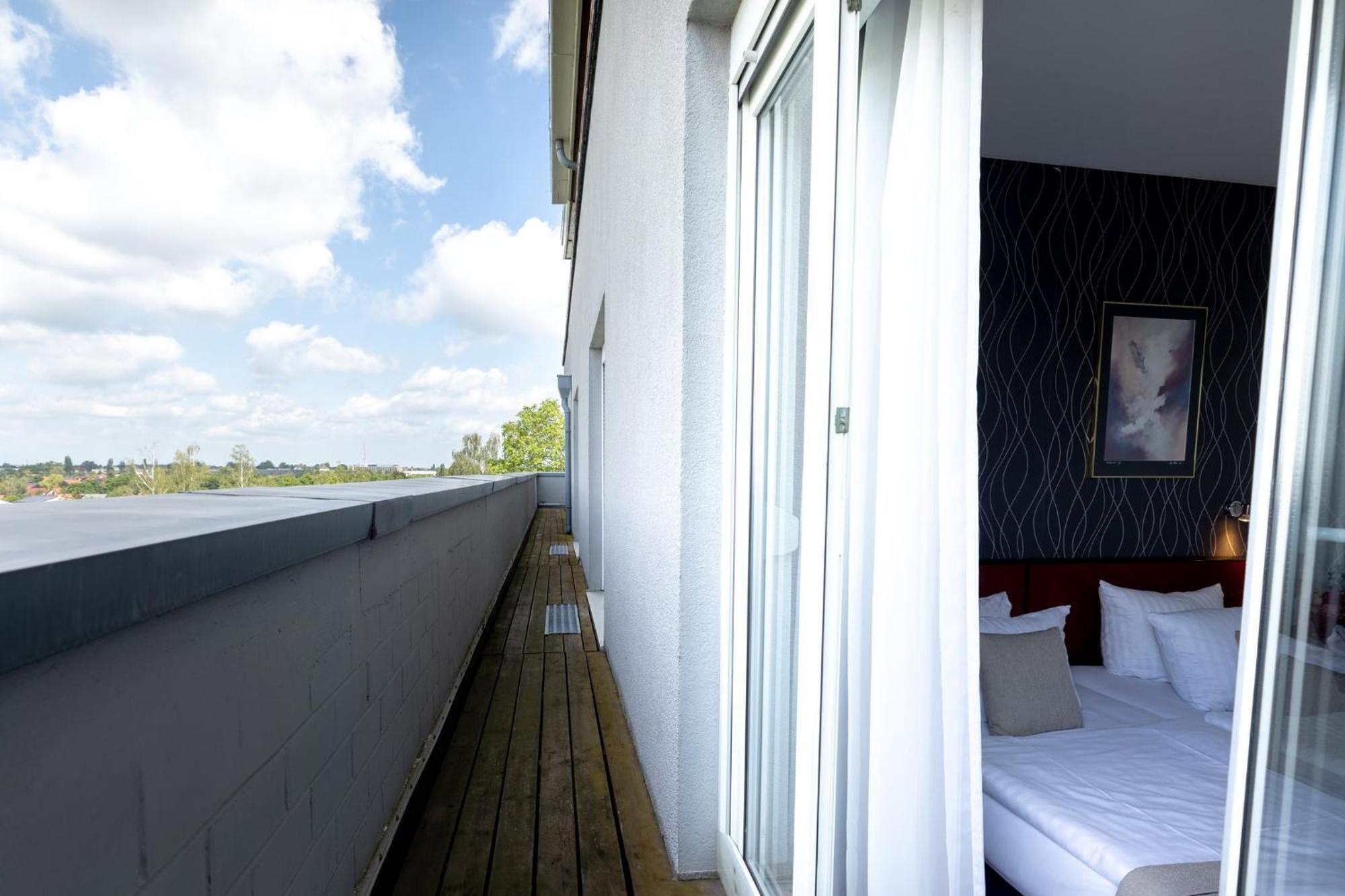 Hotel Aviva Лайпциг Екстериор снимка