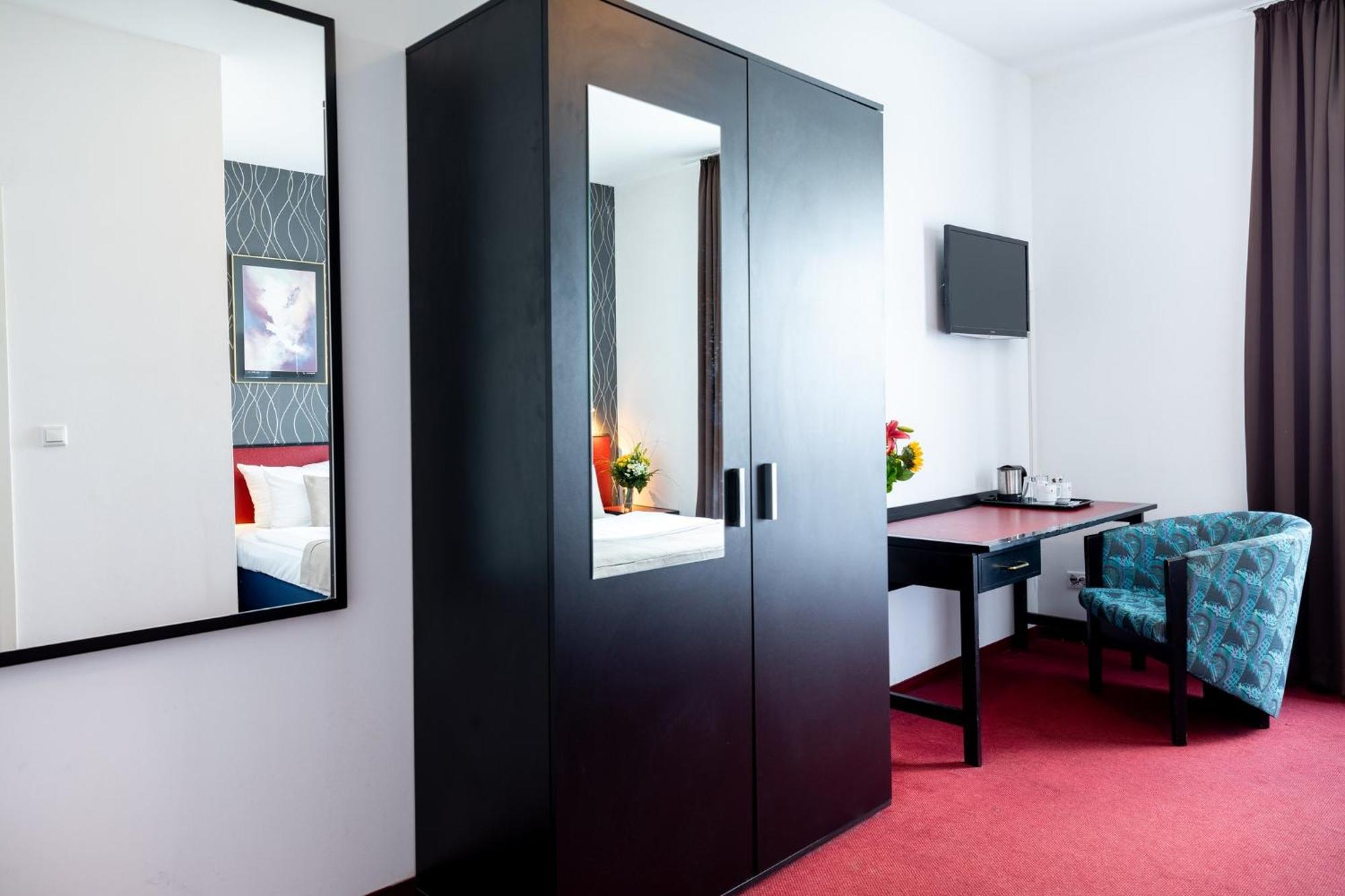 Hotel Aviva Лайпциг Екстериор снимка