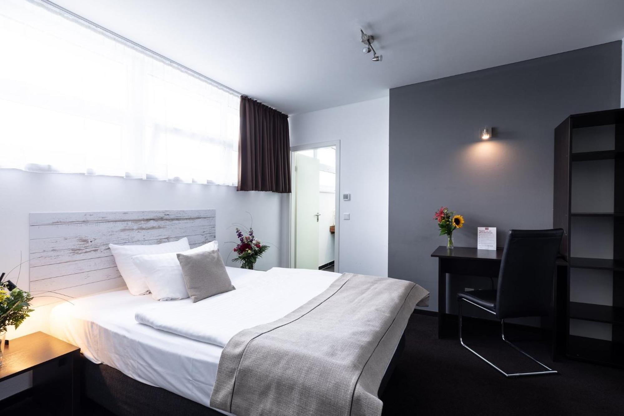 Hotel Aviva Лайпциг Екстериор снимка