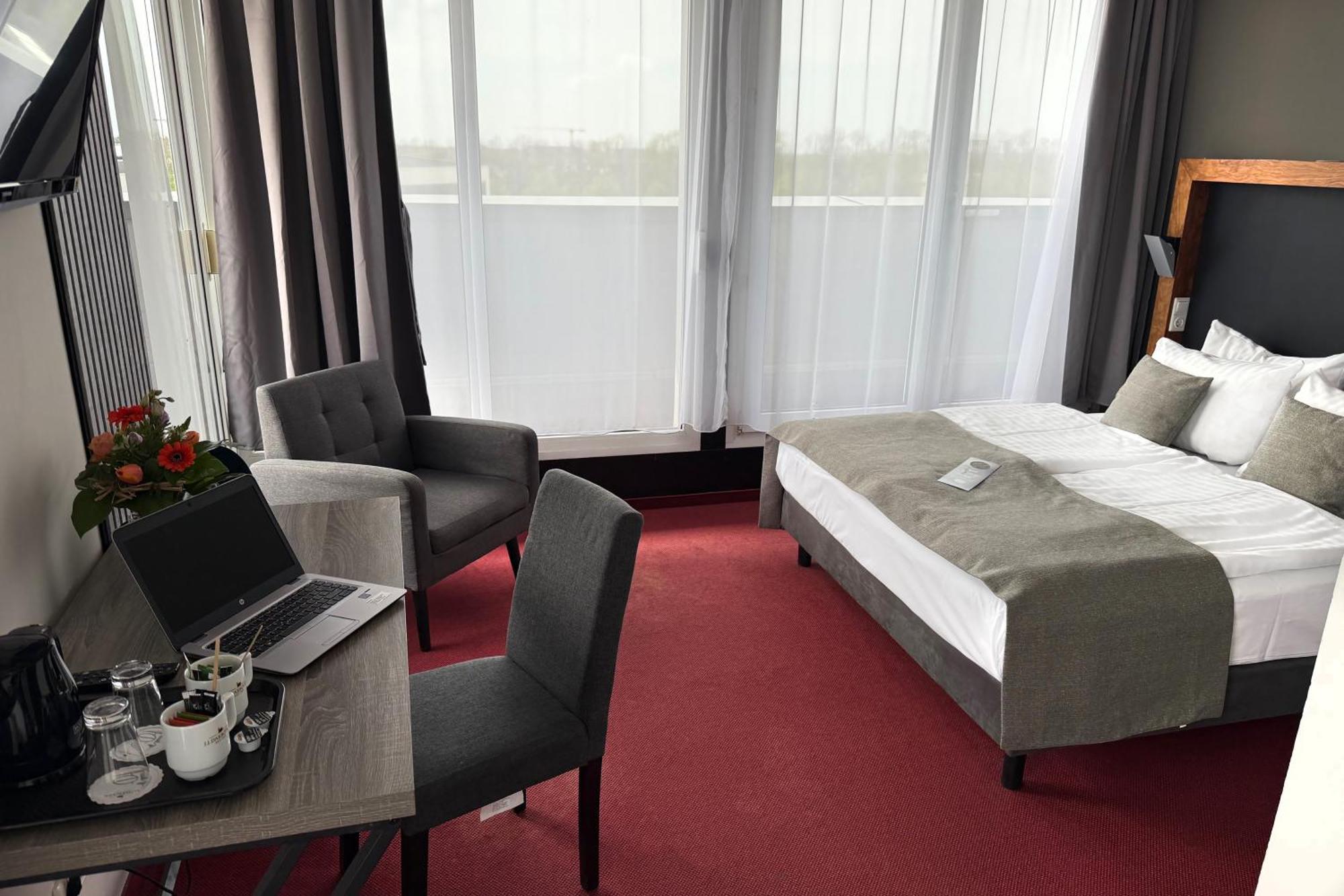 Hotel Aviva Лайпциг Екстериор снимка