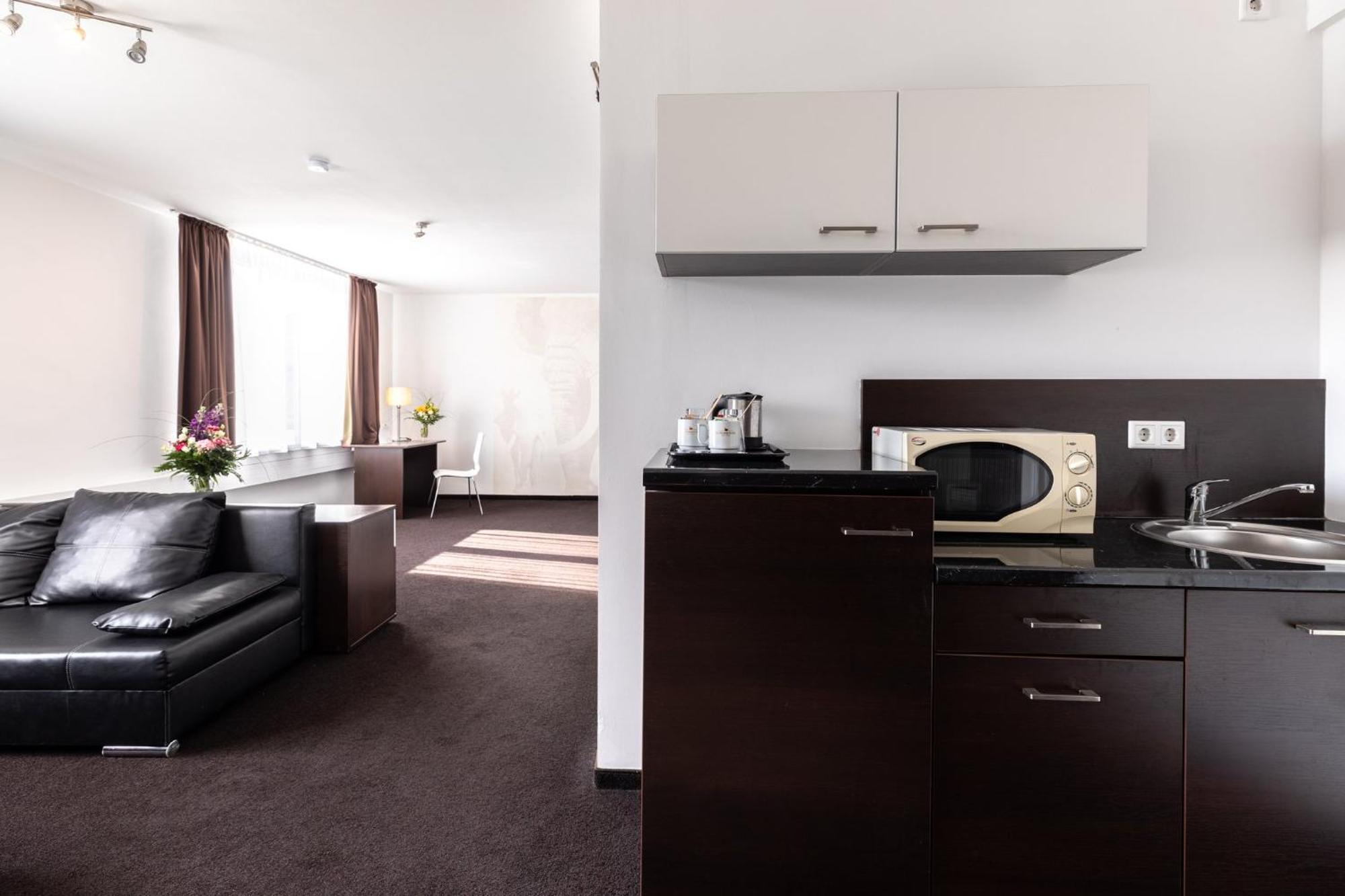 Hotel Aviva Лайпциг Екстериор снимка