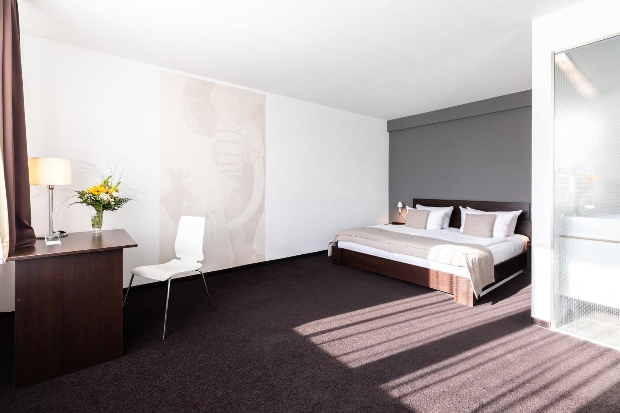 Hotel Aviva Лайпциг Екстериор снимка